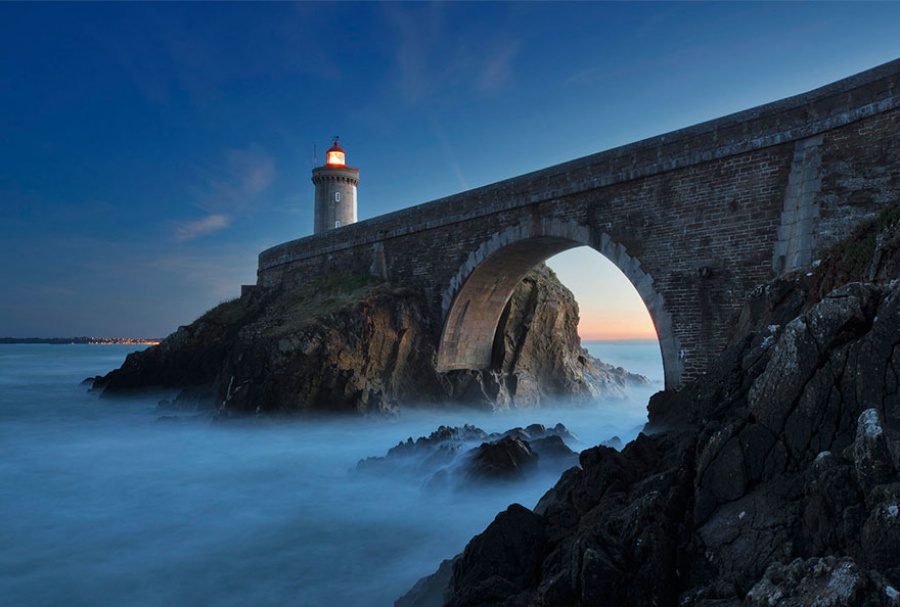 7700410-R3L8T8D-900-amazing-lighthouse-landscape-photography-4