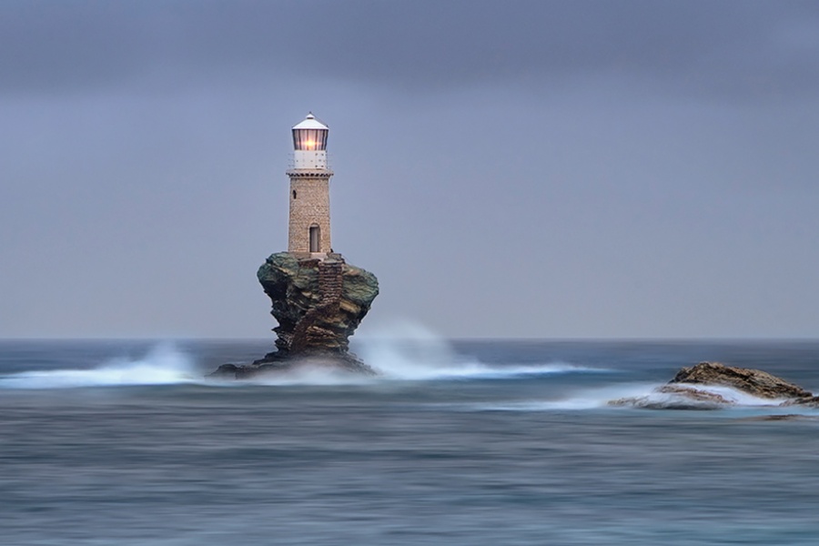 7700910-R3L8T8D-900-amazing-lighthouse-landscape-photography-103