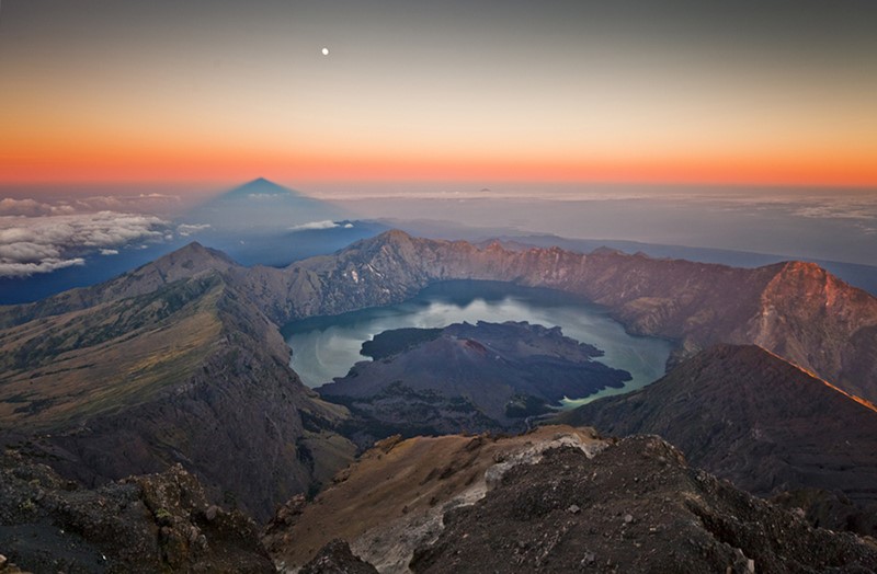 mount-rinjani-crater-lake (Copy)