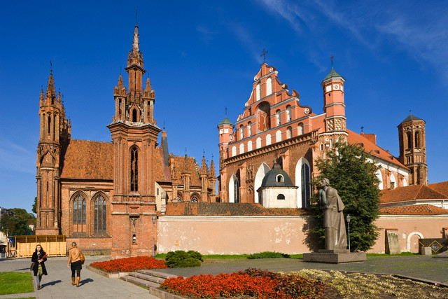 Lithuania, Vilnius, St. Anne's Church and St. Francis and Bernardine Church
