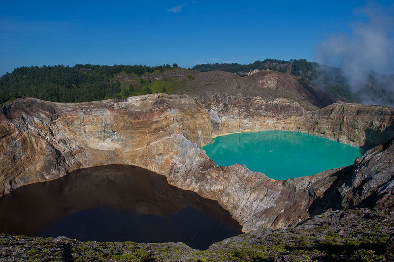 4-Цветные озера вулкана Келимуту