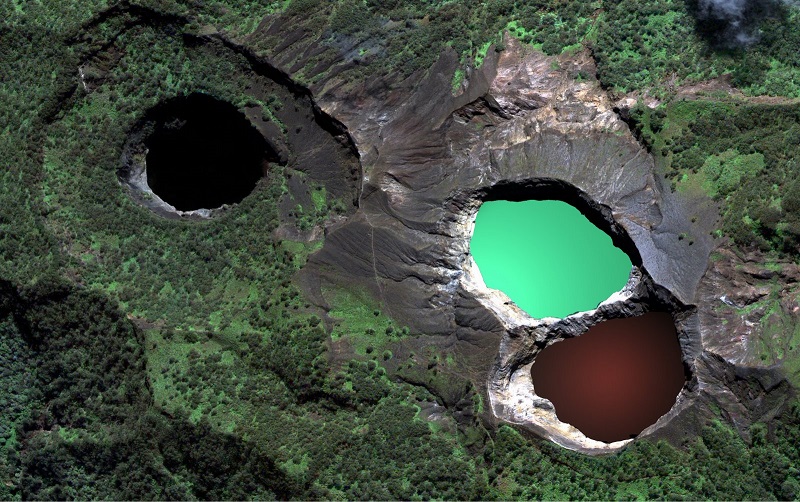 9-Цветные озера вулкана Келимуту