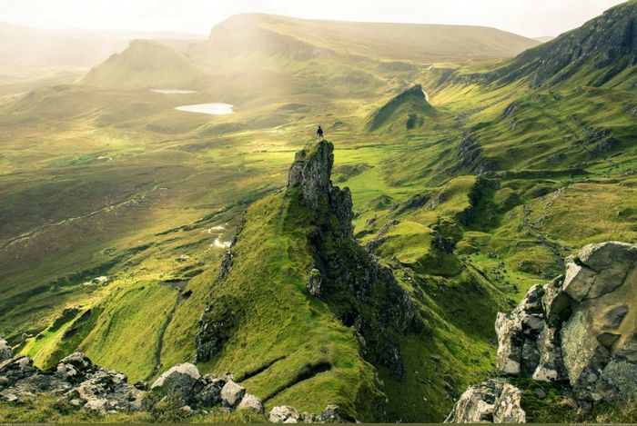 7632010-R3L8T8D-900-earthporn-i-was-suggested-to-post-this-here-this-is-the-quiraing-area-of-the-isle-of-skye-with-me-taking-in-the-scenery-2650x1768-oc_result