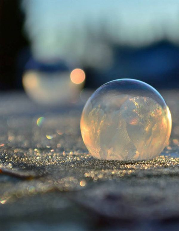 Пузырек отзывы. Мыльные пузыри. Мыльные пузыри на морозе. Замороженный мыльный пузырь. Поверхность мыльного пузыря.